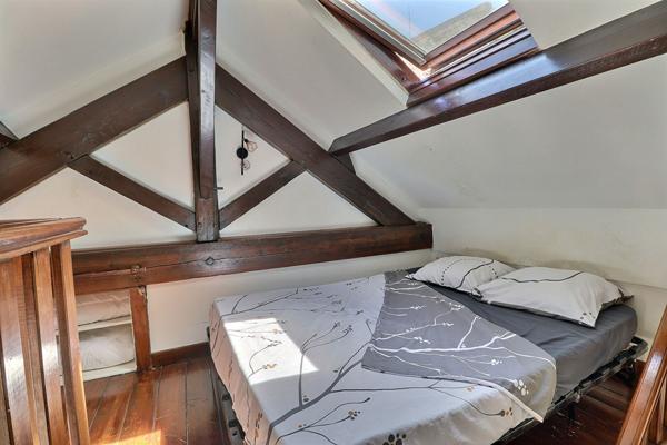 Maison en fond de cour avec extérieur privé de 10 m² au pied de l''église