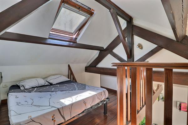 Maison en fond de cour avec extérieur privé de 10 m² au pied de l''église