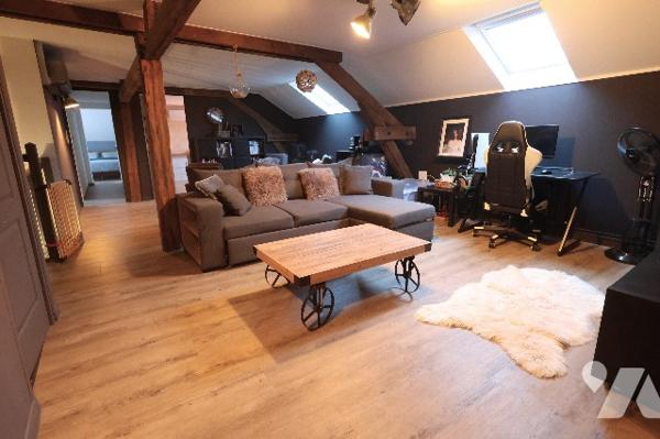 Coup de cœur assuré pour cette maison spacieuse avec piscine, située dans un secteur prisé.