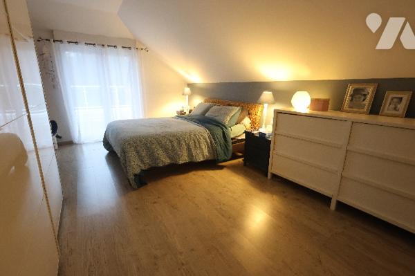 Coup de cœur assuré pour cette maison spacieuse avec piscine, située dans un secteur prisé.