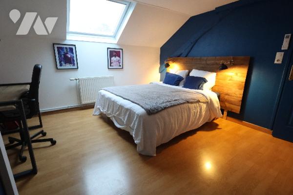 Coup de cœur assuré pour cette maison spacieuse avec piscine, située dans un secteur prisé.