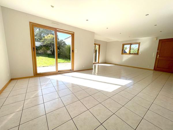 Maison à vendre à Ploeren Vannes 4 chambres secteur résidentiel avec jardin et garage