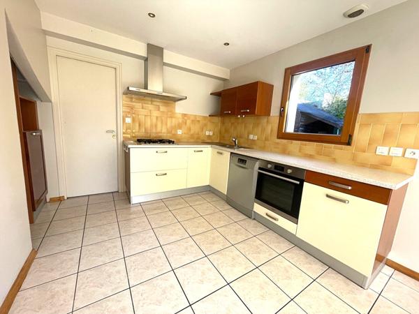 Maison à vendre à Ploeren Vannes 4 chambres secteur résidentiel avec jardin et garage