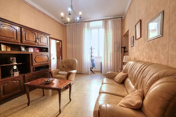 Appartement 4 pièces 81m² centre-ville Bastia à rénover