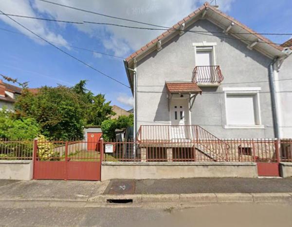 Maison type année 30 avec jardin et dépendances