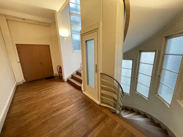 Bureaux de 141 m² à louer au cœur de Poitiers - Place Charles de Gaulle