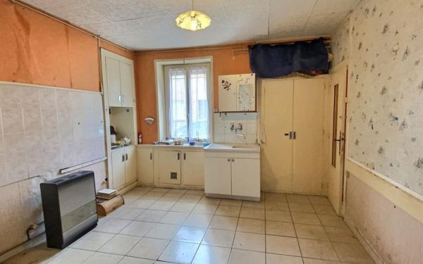 Maison à vendre    7 pièces •  Montceau-les-Mines