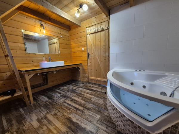 À vendre - Maison, 4 pièces située à Campan (65710)