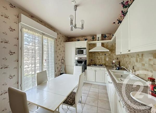 Maison à vendre  6 pièces - 105,66 m 2   VILLEJUIF  - 94