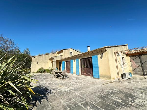 Maison de plain pied à Saint Chamas avec piscine