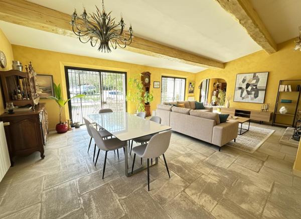 Maison de plain pied à Saint Chamas avec piscine