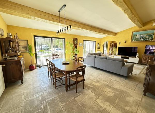 Maison de plain pied à Saint Chamas avec piscine
