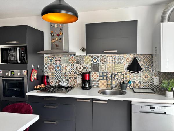 BIDART - LIMITROPHE BIARRITZ - T3 AVEC GRANDE TERRASSE SUD FACE AUX MONTAGNES