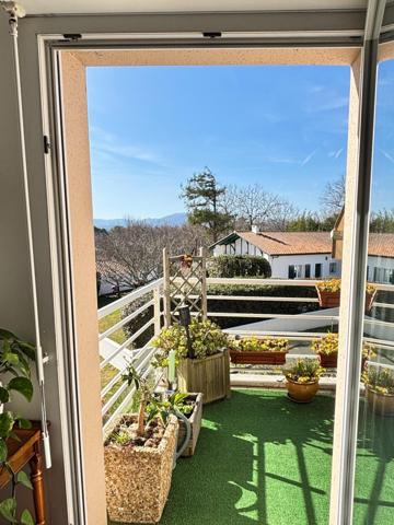 BIDART - LIMITROPHE BIARRITZ - T3 AVEC GRANDE TERRASSE SUD FACE AUX MONTAGNES