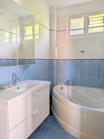 Maison
         3 pièces
        - 71 m² Exclusivité 575 000 € *