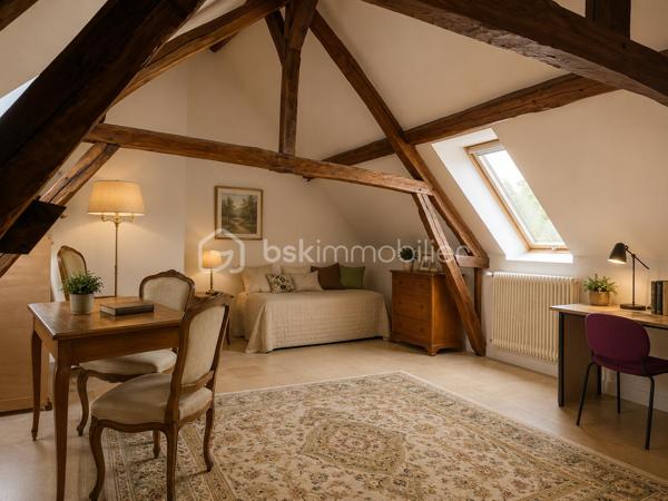 Au cœur d'Anet, à seulement 1 heure 30 de PARIS via la RN12 venez découvrir une maison ancienne pleine d'âme et son jardin caché.

Certaines maisons ont une présence, une douceur, une atmosphère que l'on perçoit dès les premiers instants. Celle-ci en fait partie.
Derrière ses murs anciens vous apprécierez la fraicheur de l'été et la douce chaleur des mois d'hivers. 

Située à pied du centre d'Anet, du château, des commerces et des écoles, cette maison ancienne du XIXe siècle développe environ 150 m2 habitables et offre un art de vivre rare, entre charme préservé, volumes familiaux et jardin intime.

L'intérieur a conservé tout ce qui fait le caractère des demeures anciennes : cheminées, moulures, carreaux de ciment, tomettes, boiseries, placards d'origine, belles hauteurs et matériaux empreints d'authenticité. Les pièces de réception sont chaleureuses, élégantes et baignées d'une lumière douce.

La maison comprend 4 chambres, dont une en rez-de-chaussée, ainsi que 2 salles d'eau et 2 WC, offrant une organisation confortable pour une famille, des invités ou une vie de plain-pied. Une terrasse bien exposée vous permettra de profiter d'instants de détente à l'ombre pour vous ressourcer et profiter de votre extérieur.

Sous les toits, les volumes révèlent une très belle charpente apparente et prolongent l'âme du lieu avec beaucoup de cachet.
 
À l'abri des regards, le jardin clos, arboré et fleuri compose un véritable jardin secret, rare en cœur de ville. Cour pavée, préau ancien, cave voûtée : chaque espace raconte quelque chose.

Une adresse pleine de charme, pour ceux qui recherchent moins une maison qu'un véritable lieu de vie.