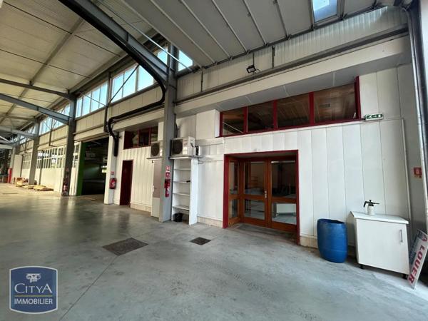Local professionnel à louer 400m²