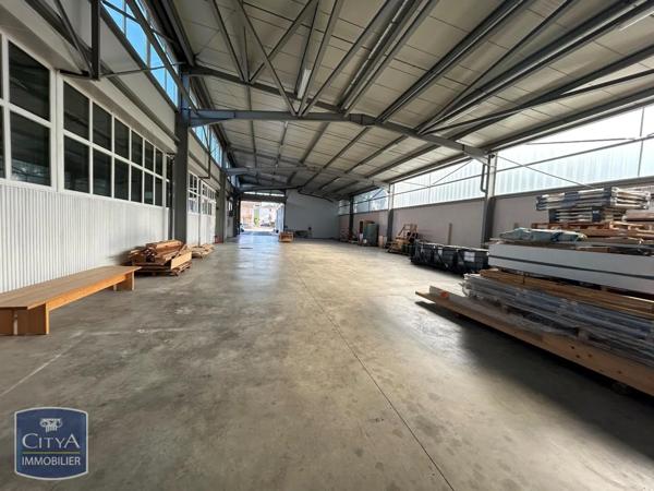 Local professionnel à louer 400m²