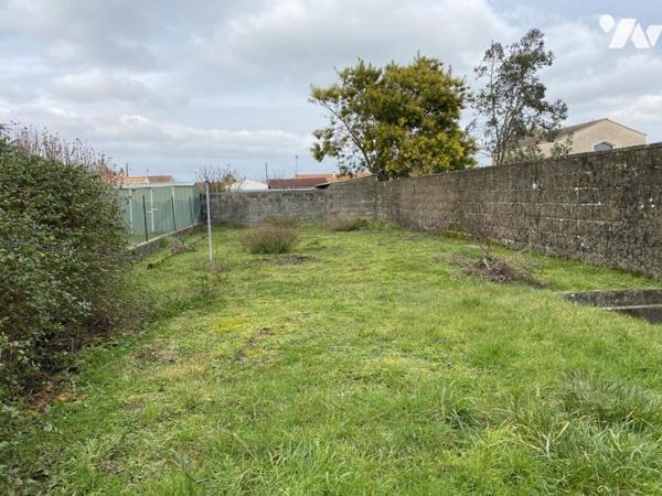 Commequiers, centre bourg, maison à rénover avec garage sur terrain de 340m² !