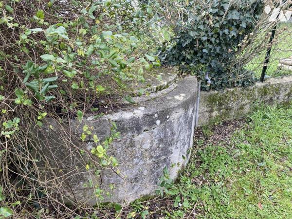 Commequiers, centre bourg, maison à rénover avec garage sur terrain de 340m² !