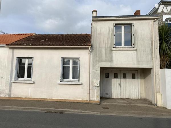 Commequiers, centre bourg, maison à rénover avec garage sur terrain de 340m² !