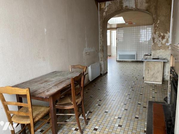 Commequiers, centre bourg, maison à rénover avec garage sur terrain de 340m² !