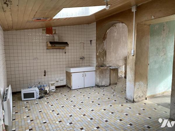 Commequiers, centre bourg, maison à rénover avec garage sur terrain de 340m² !