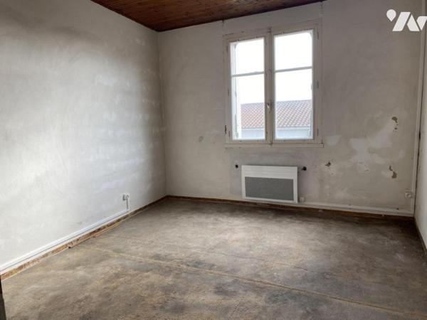 Commequiers, centre bourg, maison à rénover avec garage sur terrain de 340m² !