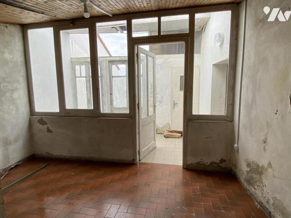 Commequiers, centre bourg, maison à rénover avec garage sur terrain de 340m² !