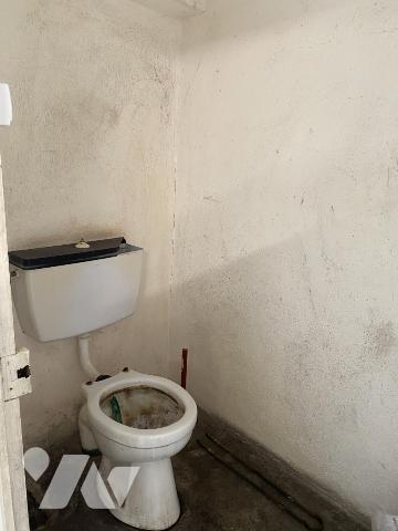 Commequiers, centre bourg, maison à rénover avec garage sur terrain de 340m² !