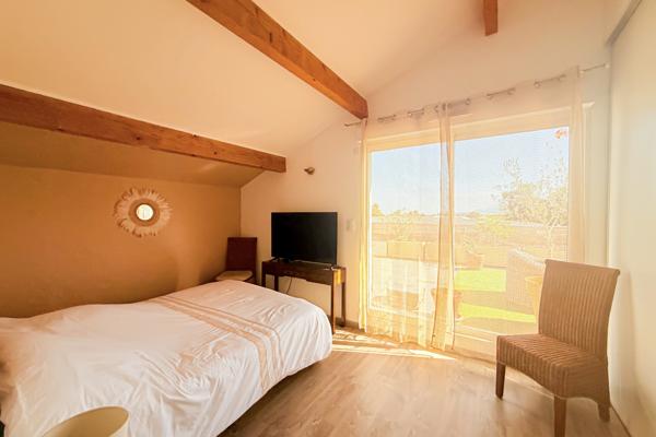 Biguglia (20620) Location meublée à l’année - Mini-Villa sur toit - Terrasse 100 m² – Vue dégagée mer & montagnes