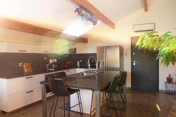 Biguglia (20620) Location meublée à l’année - Mini-Villa sur toit - Terrasse 100 m² – Vue dégagée mer & montagnes