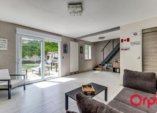 Appartement à louer    1 pièce •  Stains
