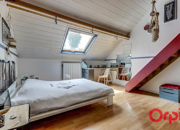 Appartement à louer    1 pièce •  Stains