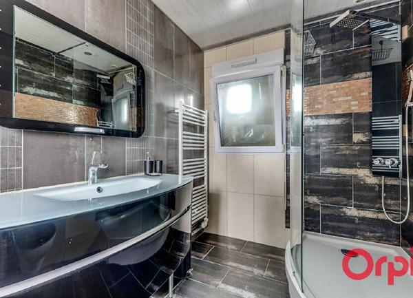 Appartement à louer    1 pièce •  Stains