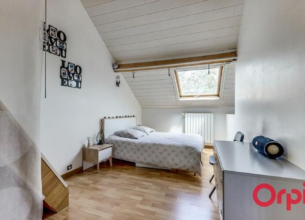 Appartement à louer    1 pièce •  Stains