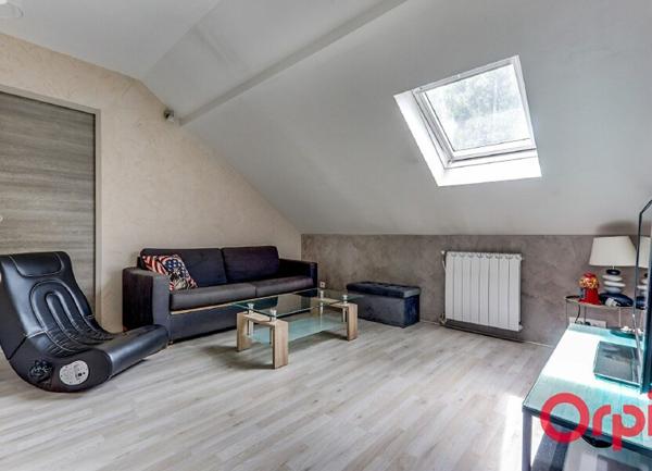 Appartement à louer    1 pièce •  Stains