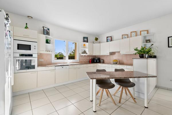 Maison Fourqueux 9 pièce(s) 262 m2 €1 395 000 ** - Référence 17238