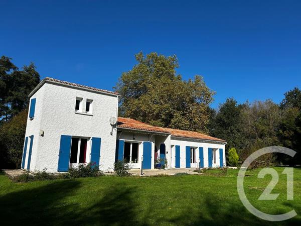 Maison à vendre  6 pièces - 144 m2 CRAVANS - 17