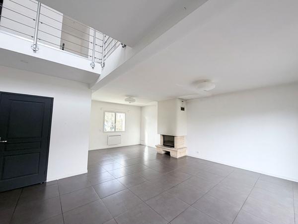 PESSAC-MAGONTY - Maison individuelle - 5 pièces - 128.34m2 - 4 chambres - Cheminée - Garage - Jardin - Parcelle 351m2