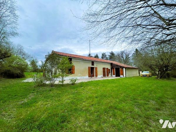 MIELAN (32) Entre MIELAN et VILLECOMTAL, Gasconne en plain-pied avec superbe vue sur les Pyrénées.
