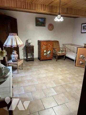 MIELAN (32) Entre MIELAN et VILLECOMTAL, Gasconne en plain-pied avec superbe vue sur les Pyrénées.