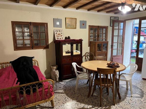 MIELAN (32) Entre MIELAN et VILLECOMTAL, Gasconne en plain-pied avec superbe vue sur les Pyrénées.