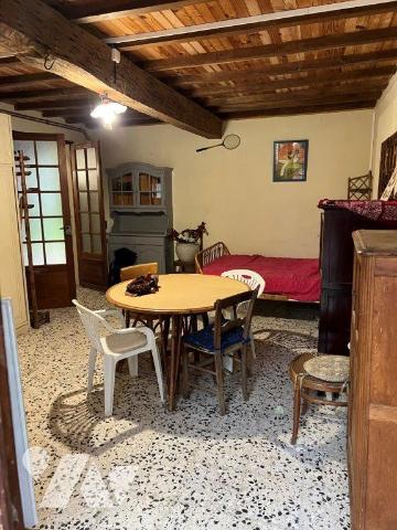 MIELAN (32) Entre MIELAN et VILLECOMTAL, Gasconne en plain-pied avec superbe vue sur les Pyrénées.