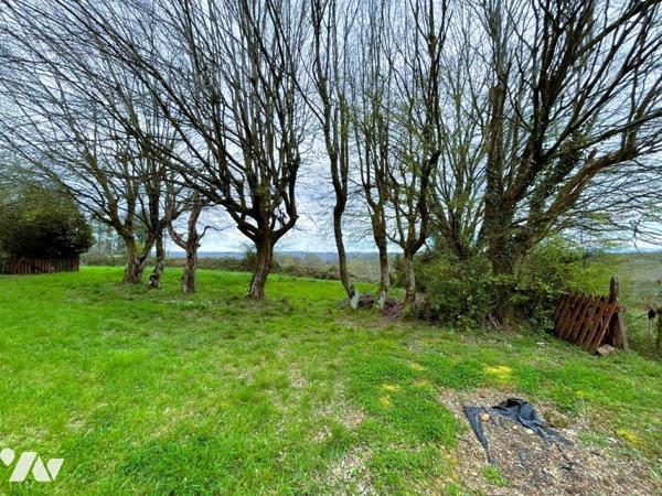 MIELAN (32) Entre MIELAN et VILLECOMTAL, Gasconne en plain-pied avec superbe vue sur les Pyrénées.
