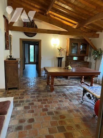 MIELAN (32) Entre MIELAN et VILLECOMTAL, Gasconne en plain-pied avec superbe vue sur les Pyrénées.