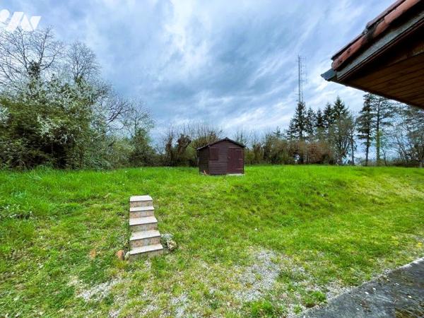 MIELAN (32) Entre MIELAN et VILLECOMTAL, Gasconne en plain-pied avec superbe vue sur les Pyrénées.