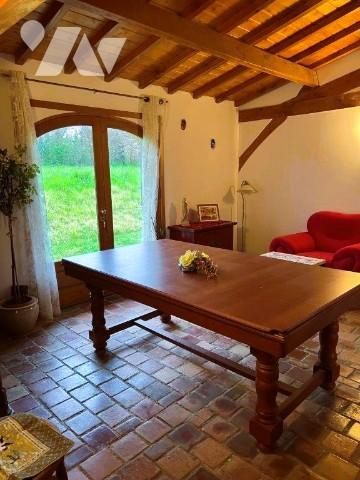 MIELAN (32) Entre MIELAN et VILLECOMTAL, Gasconne en plain-pied avec superbe vue sur les Pyrénées.