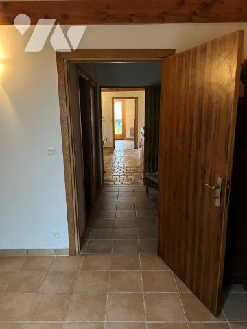 MIELAN (32) Entre MIELAN et VILLECOMTAL, Gasconne en plain-pied avec superbe vue sur les Pyrénées.