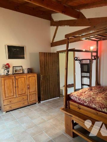 MIELAN (32) Entre MIELAN et VILLECOMTAL, Gasconne en plain-pied avec superbe vue sur les Pyrénées.